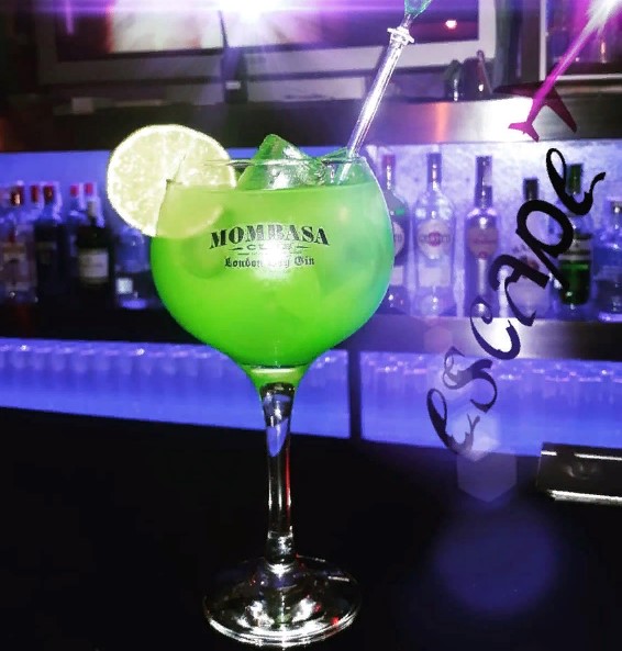 escape lesbi bar