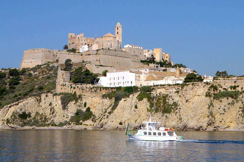 Замок Dalt Vila