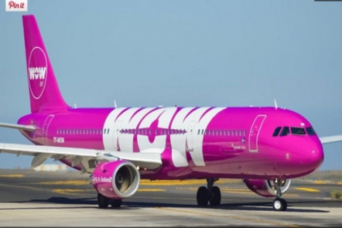 Авиакомпания WOW выделила отдельный самолет для геев.