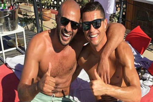 Криштиану Роналду подвергся публичным оскорблениям со стороны гомофобов на матчах.