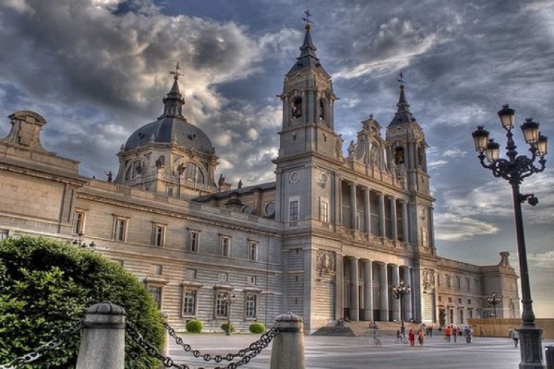 Мадрид протягивает руку. Гей жизнь в Мадриде 2020