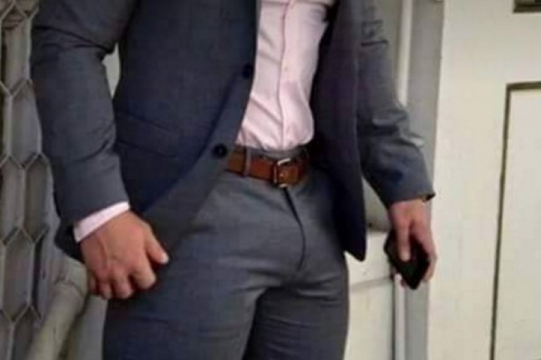 Служба безопасности аэропорта задержала  мужчину с внушительным &quot;стояком&quot; в штанах..