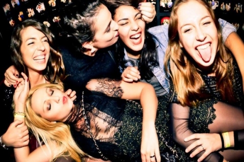 Лесби-бары Парижа 2020. Гид по барам для лесбиянок.